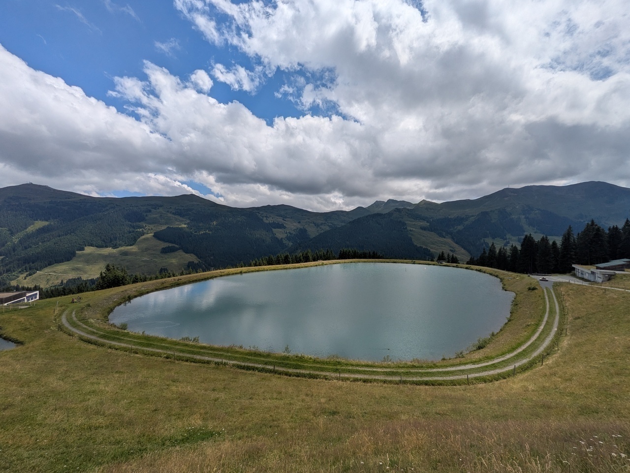 Blick auf See der 12er Skyline